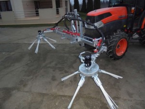 Wygarniacz do gałęzi o napędzie hydraulicznym i regulacji hydraulicznej