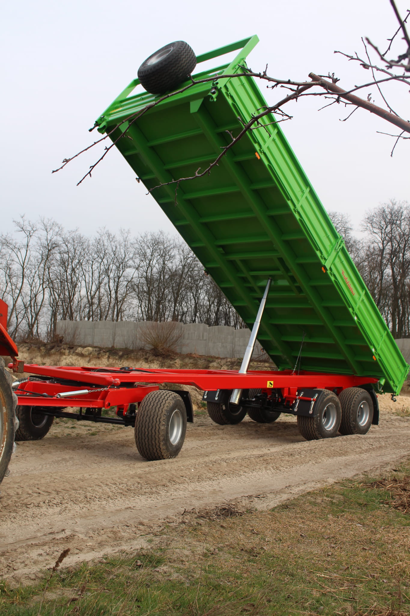 PLATFORMA SADOWNICZA DO SKRZYNIOPALET WYWROTKA WT660/250/3/400/W